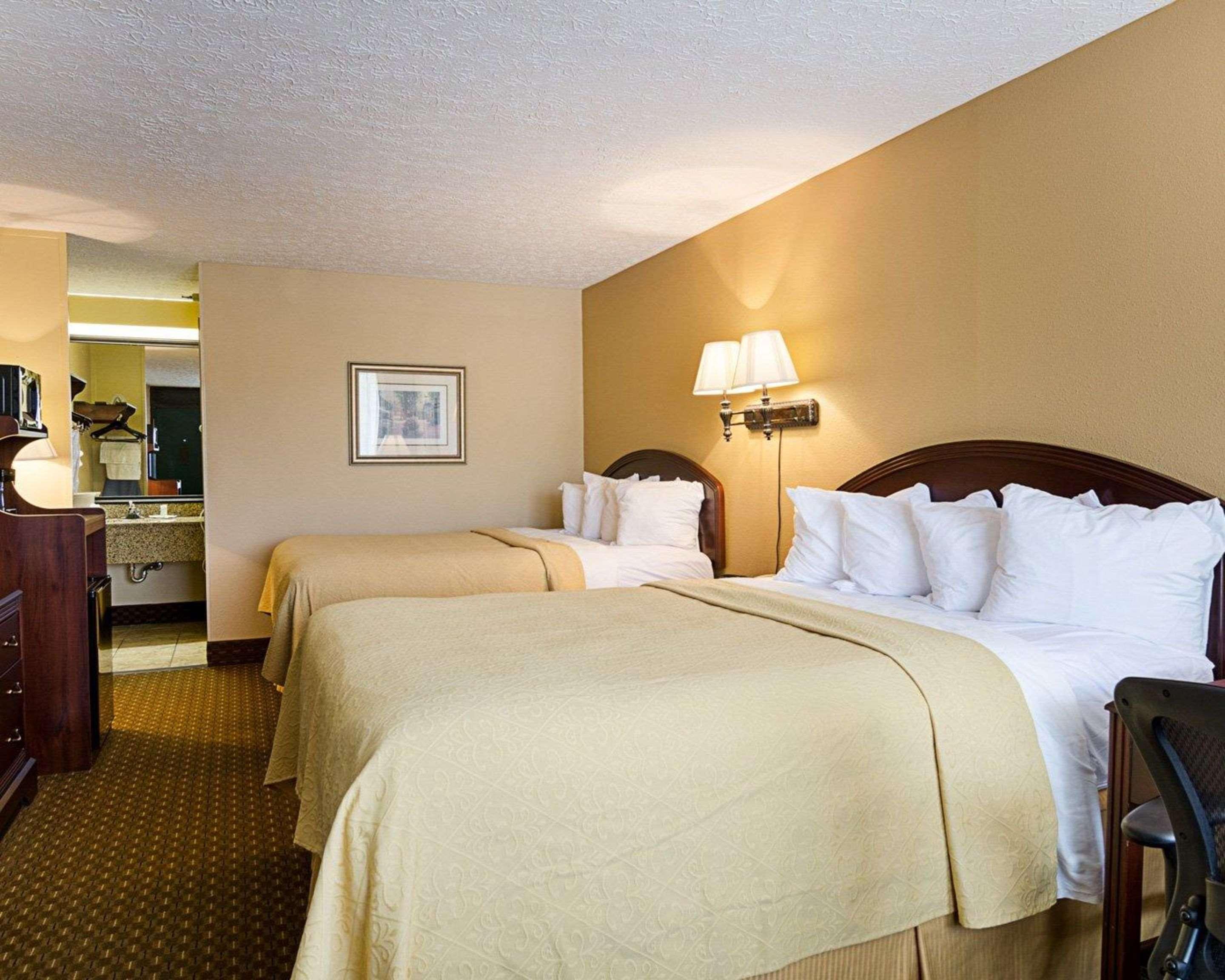 Quality Inn Льюісберґ Екстер'єр фото