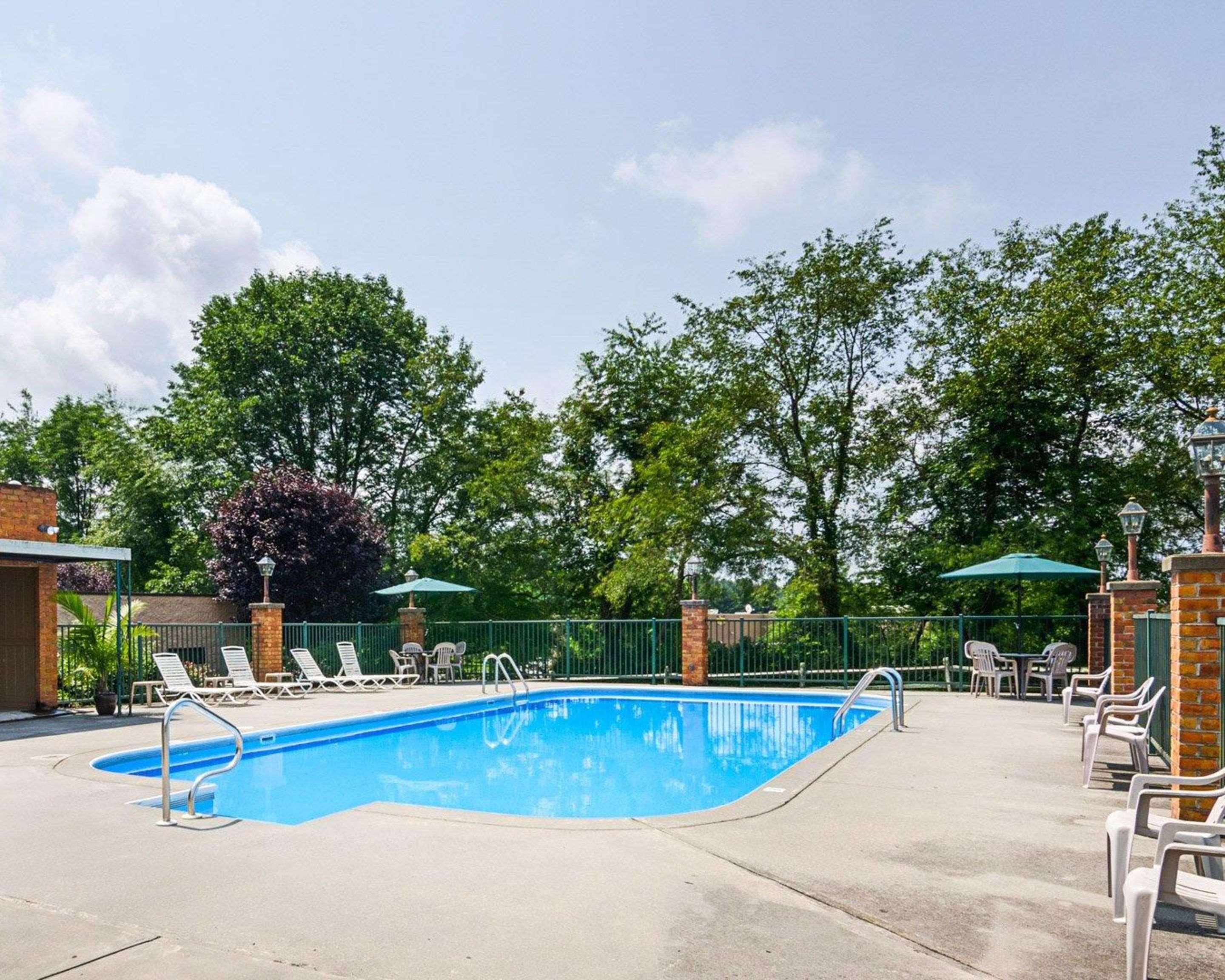 Quality Inn Льюісберґ Екстер'єр фото