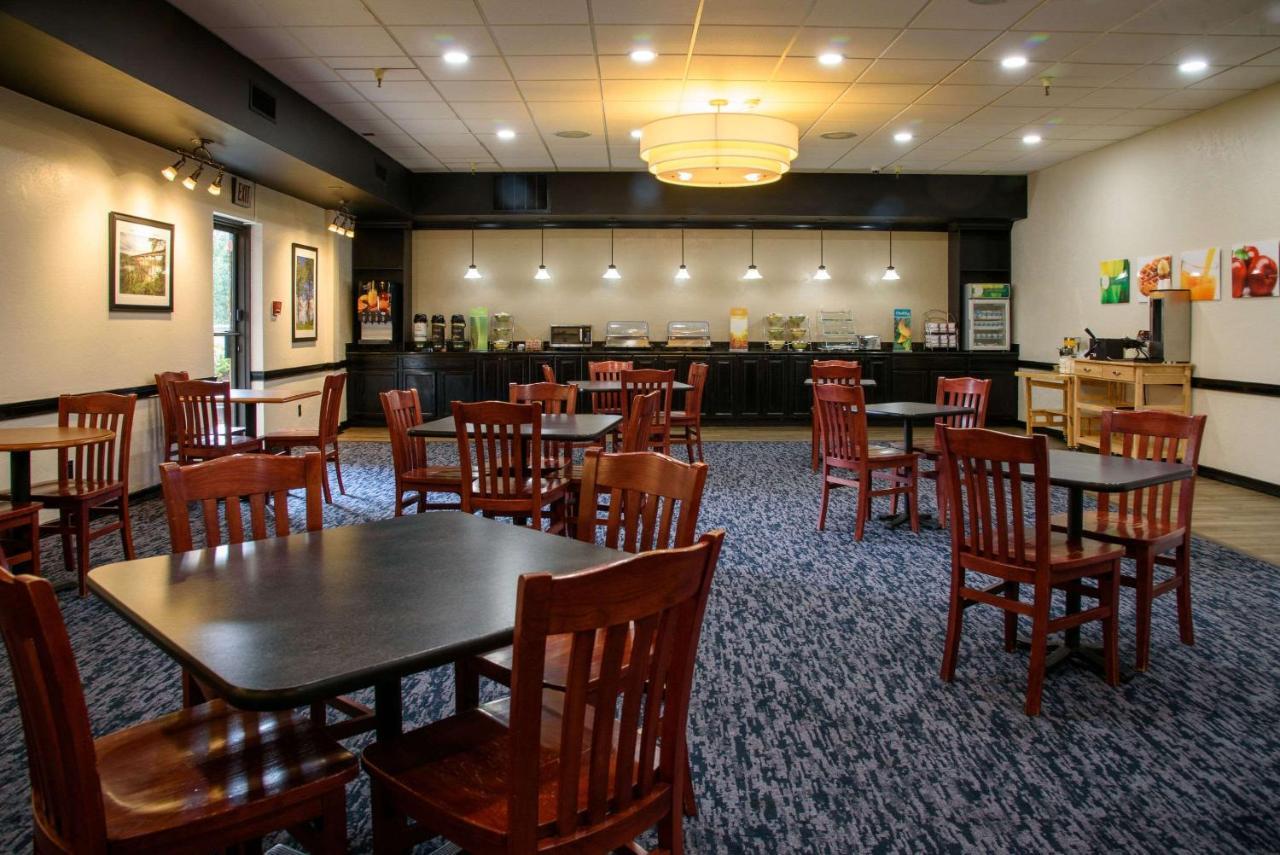Quality Inn Льюісберґ Екстер'єр фото
