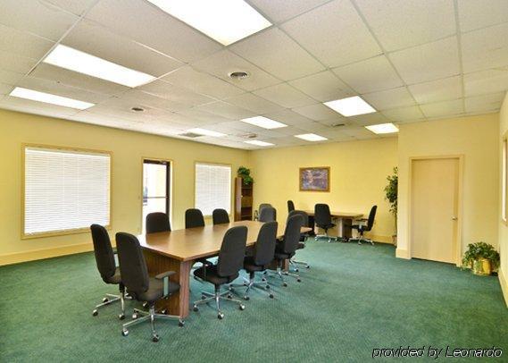 Quality Inn Льюісберґ Бізнес фото