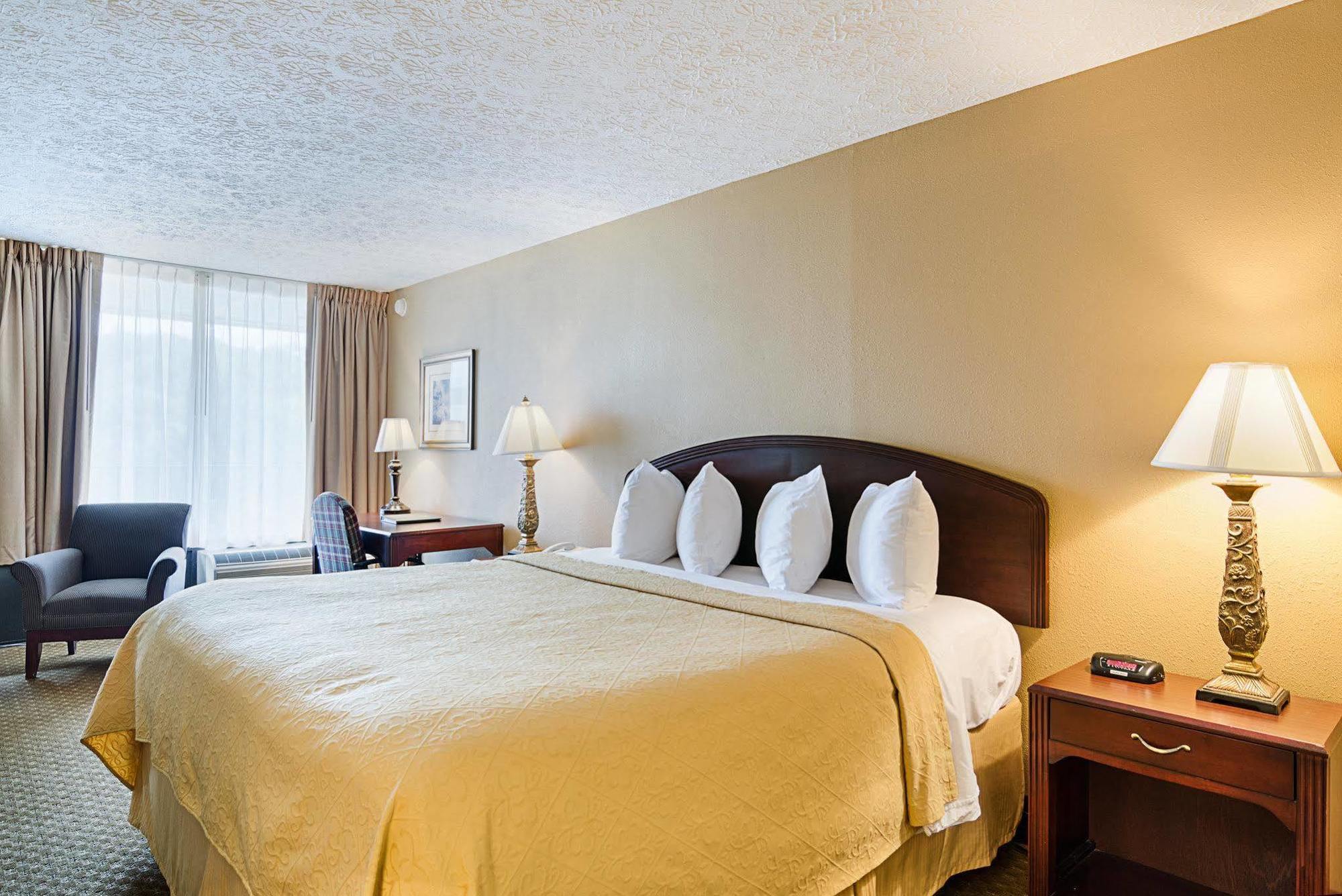 Quality Inn Льюісберґ Екстер'єр фото