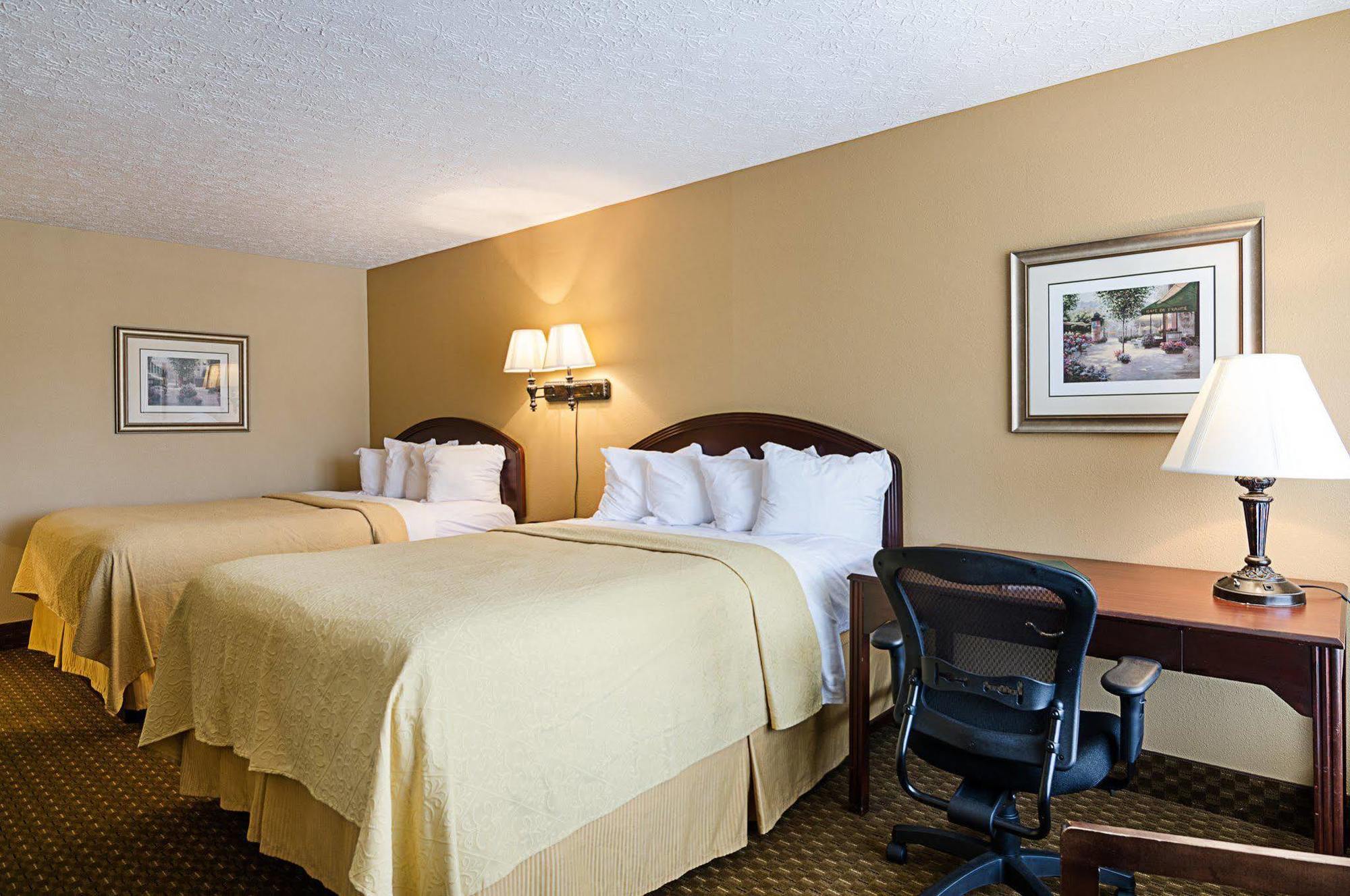 Quality Inn Льюісберґ Екстер'єр фото