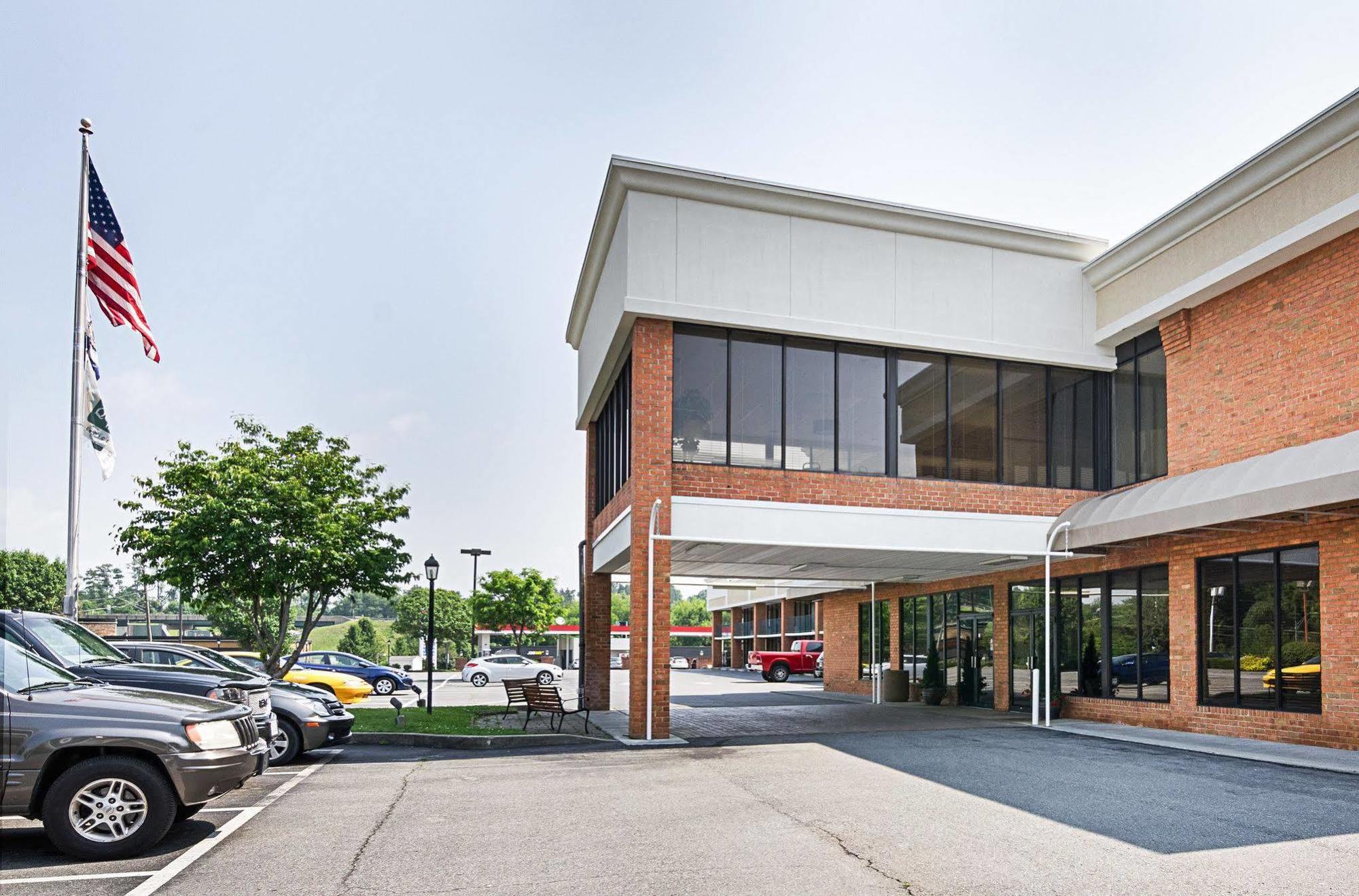 Quality Inn Льюісберґ Екстер'єр фото