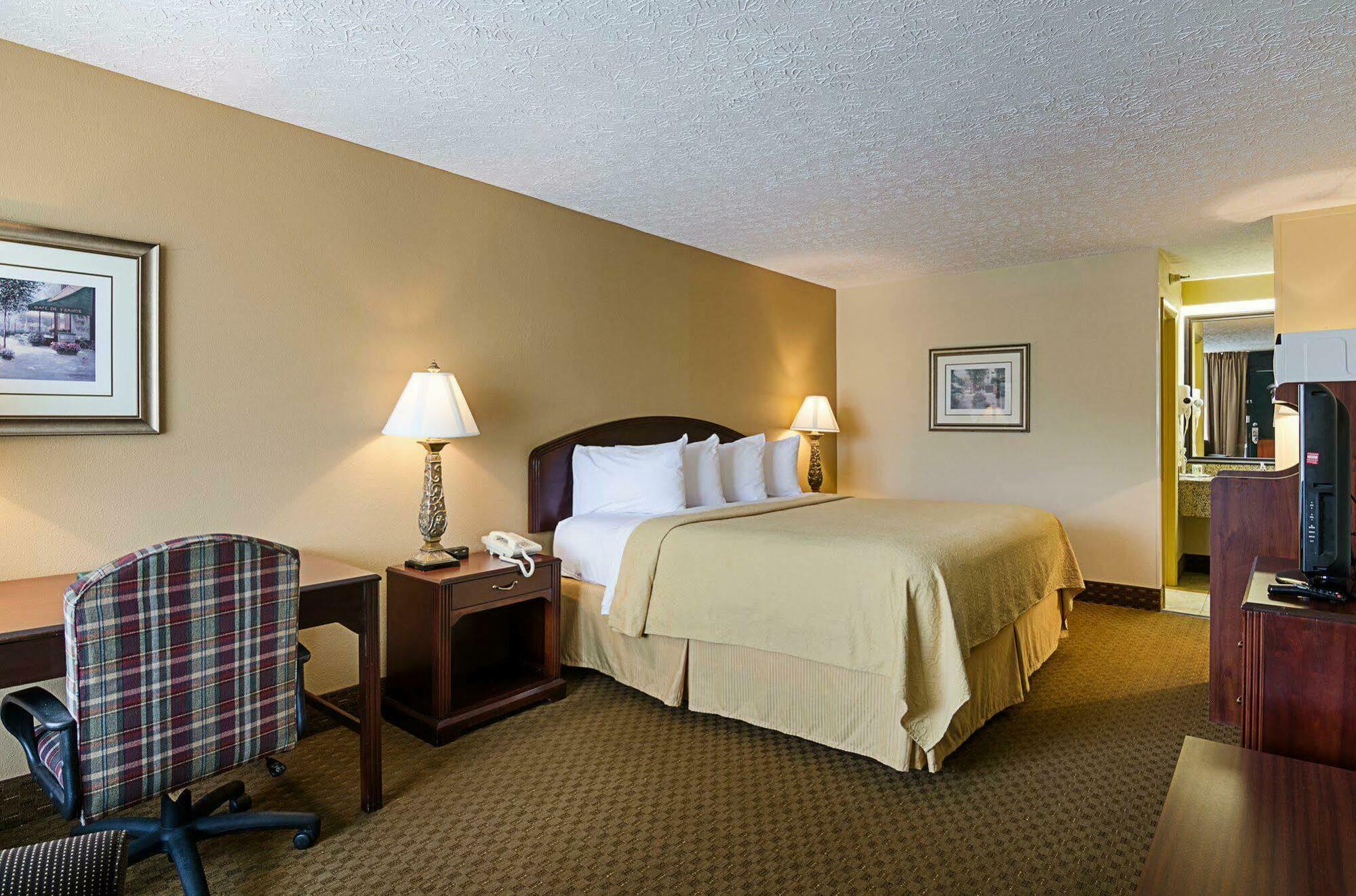 Quality Inn Льюісберґ Екстер'єр фото