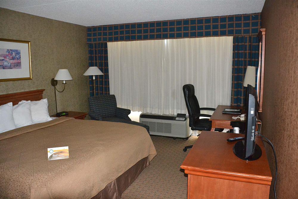 Quality Inn Льюісберґ Екстер'єр фото